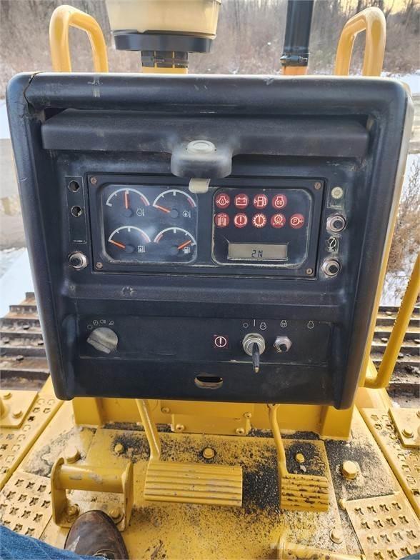 CAT D6M XL Buldožeri guseničari