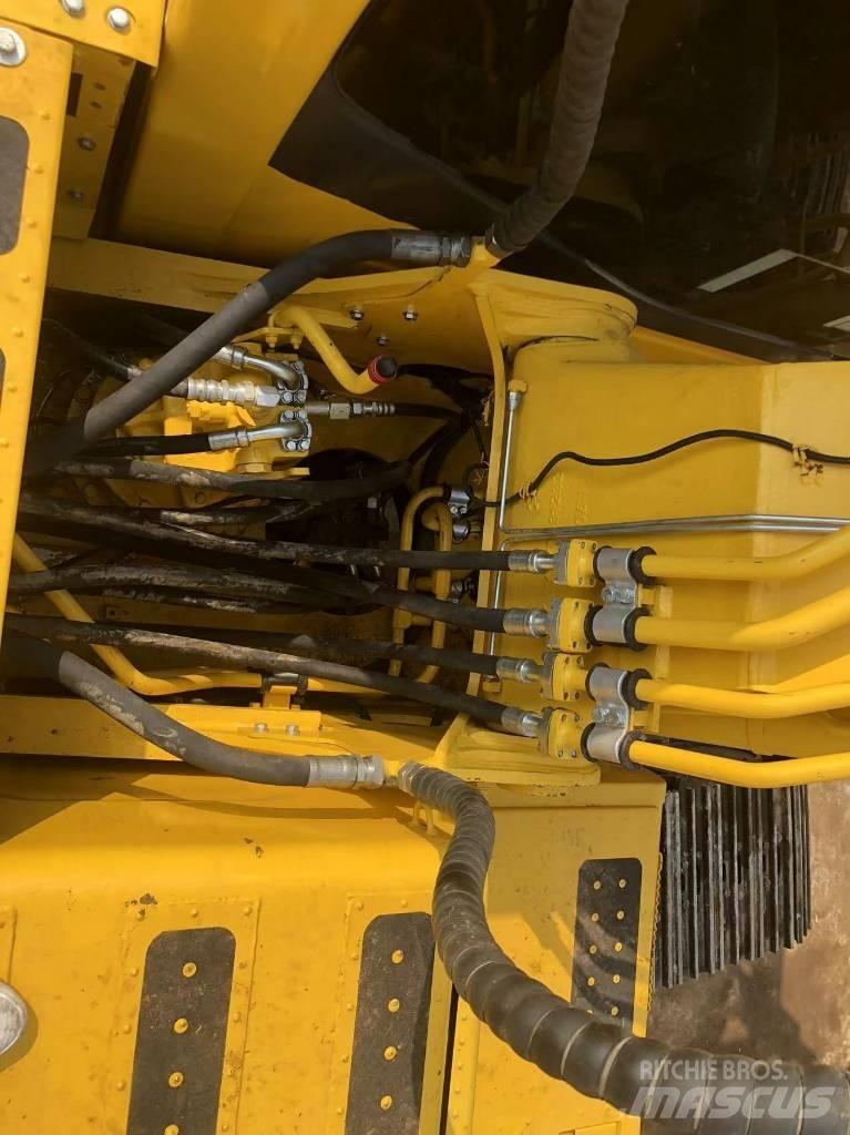 Komatsu PC200-8 Bageri guseničari
