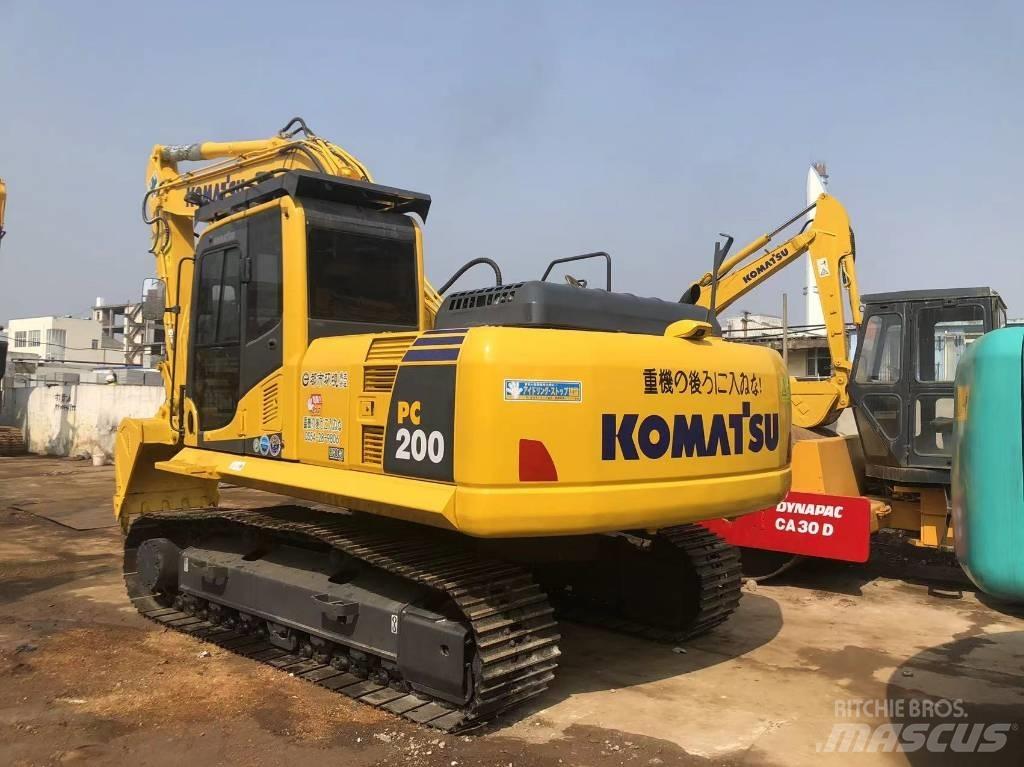 Komatsu PC200-8 Bageri guseničari