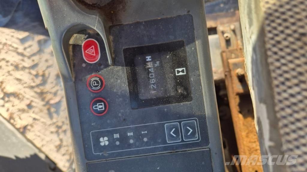 JCB JS 130 Bageri guseničari