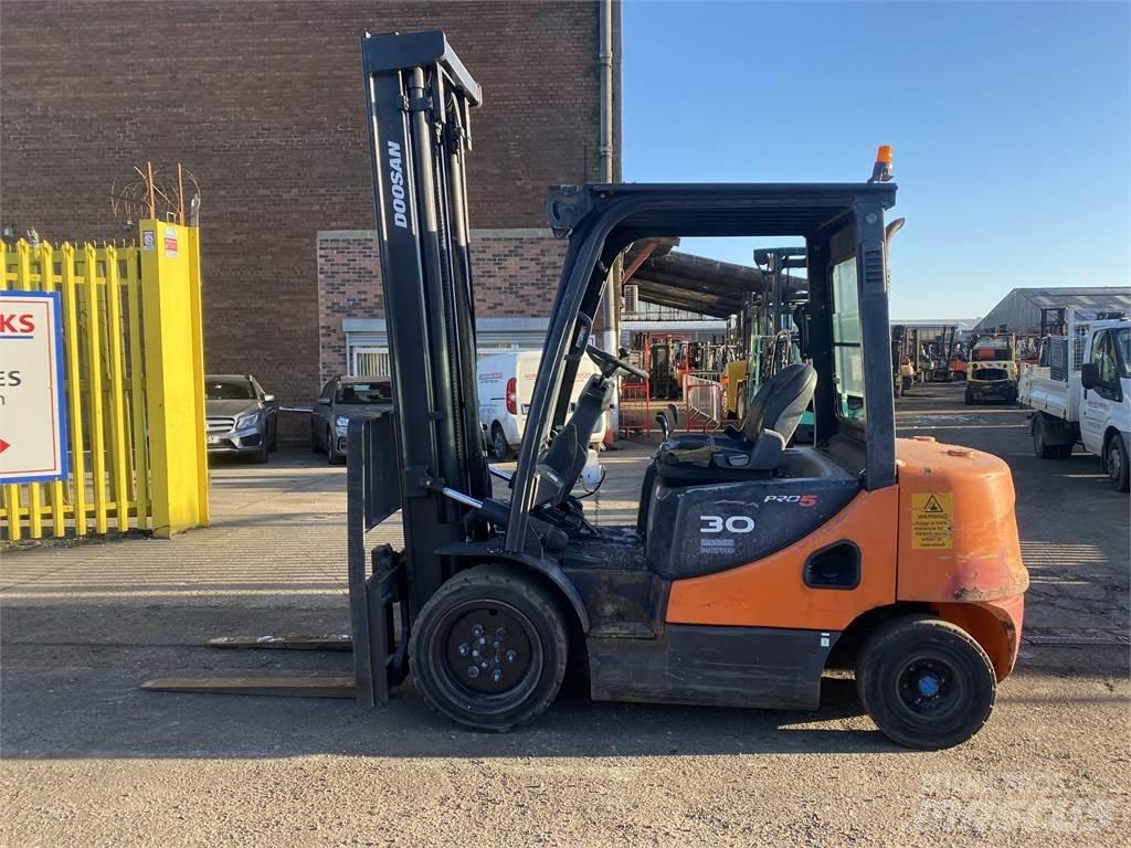 Doosan D30S-5 Dizelski viljuškari