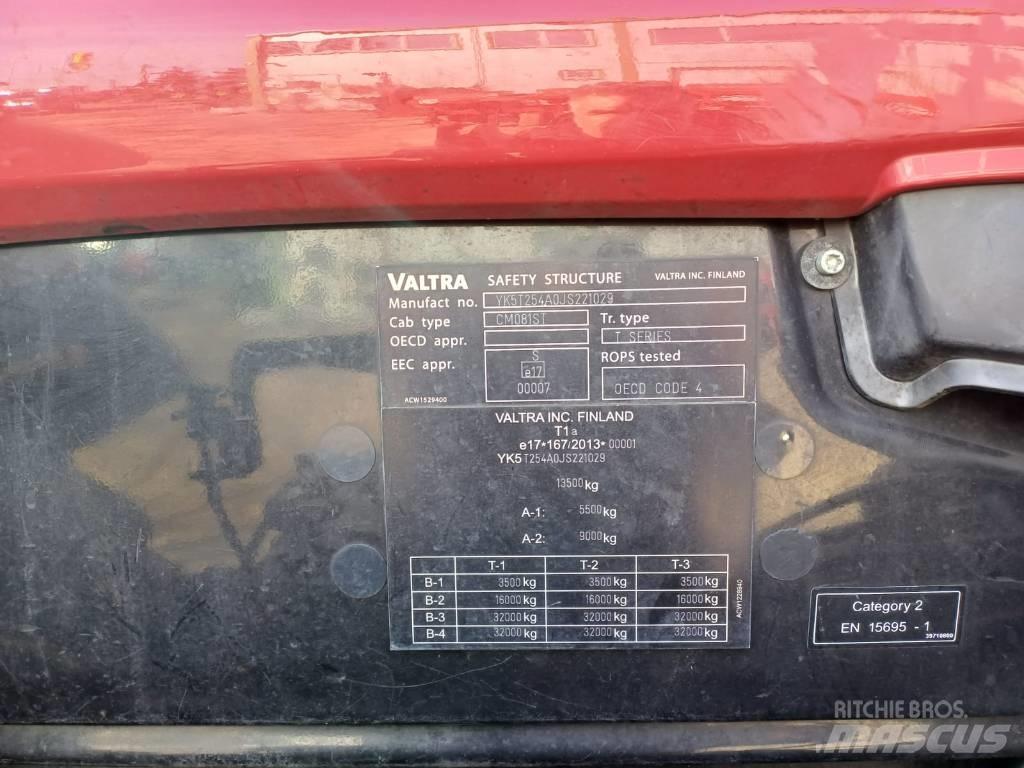 Valtra T 254 Traktori