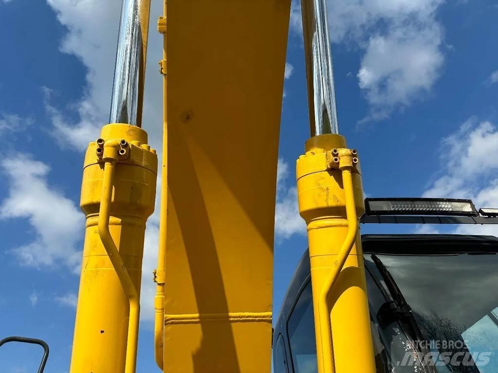 New Holland E215 Bageri guseničari