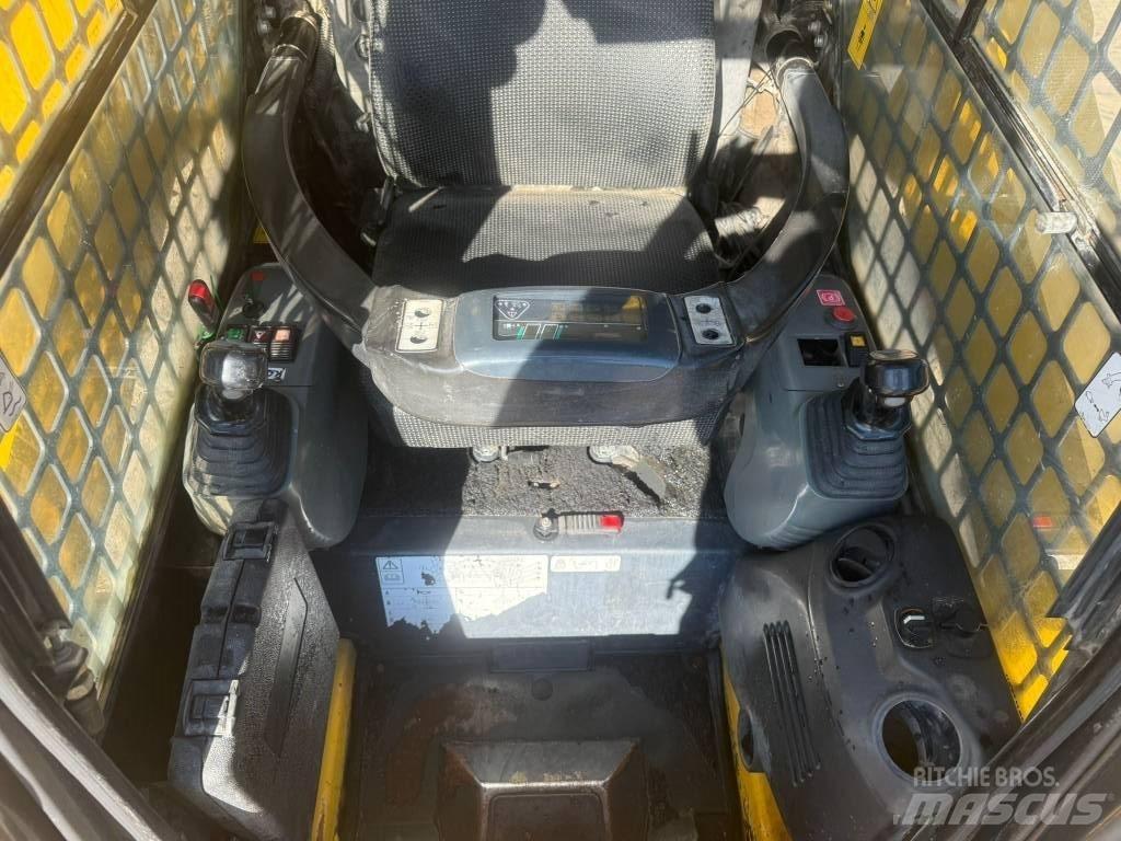Komatsu SK 820-5 Skid steer mini utovarivači