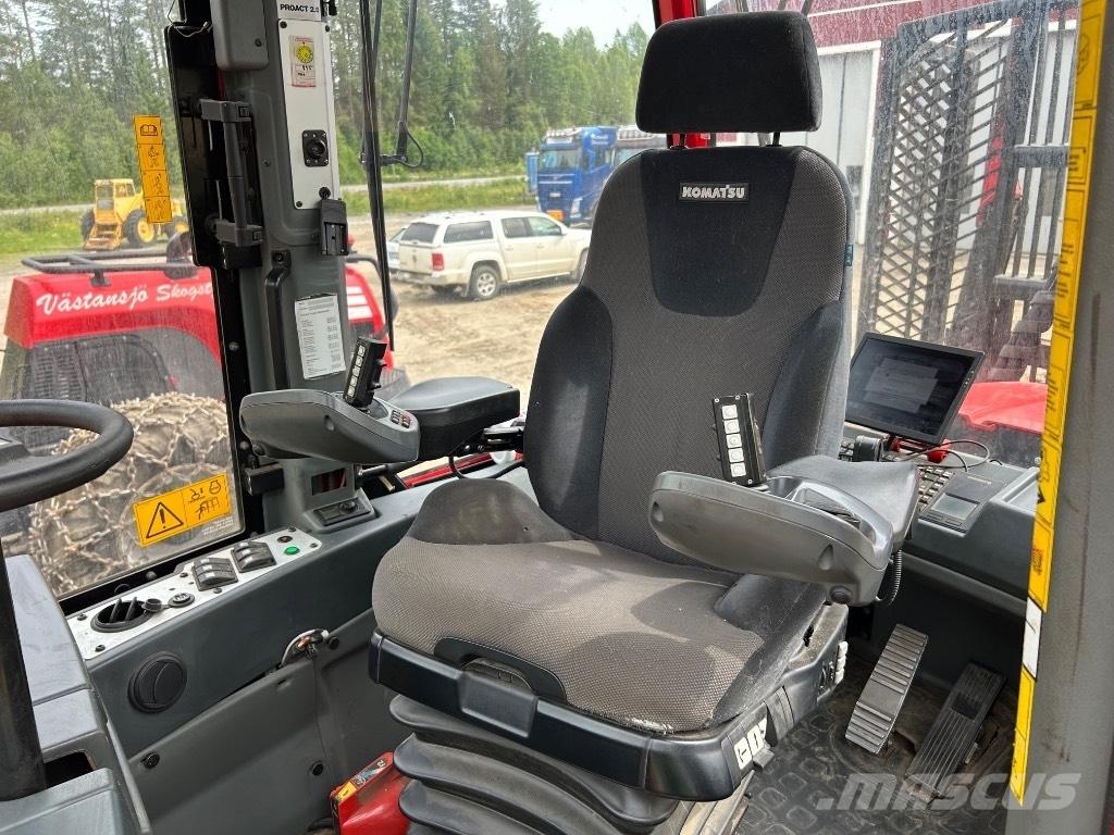 Komatsu 895 Forvarderi