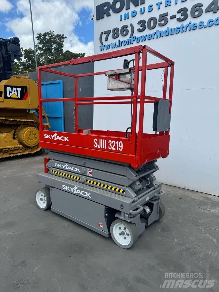 SkyJack SJ III 3219 Makazaste platforme
