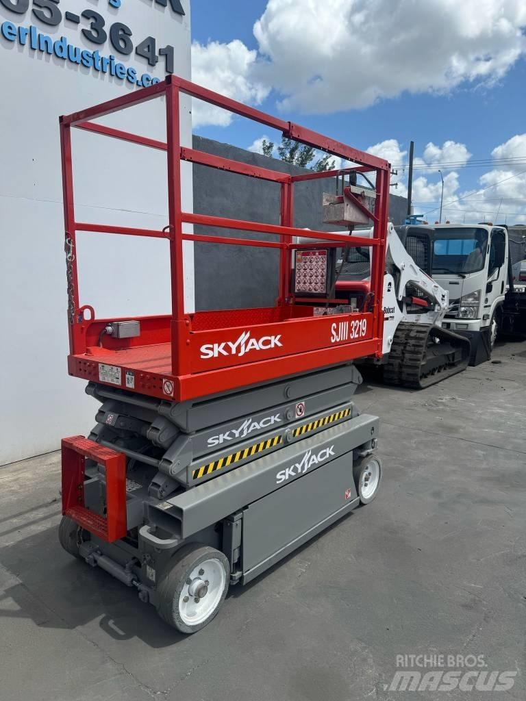 SkyJack SJ III 3219 Makazaste platforme