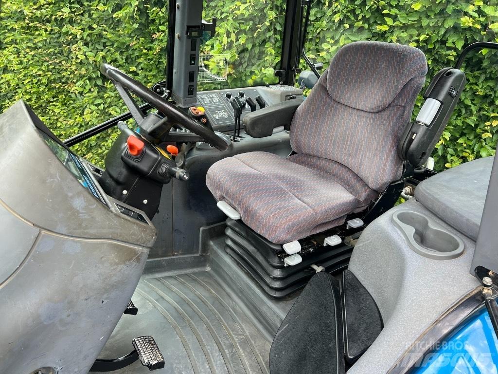 New Holland TM 150 Traktori