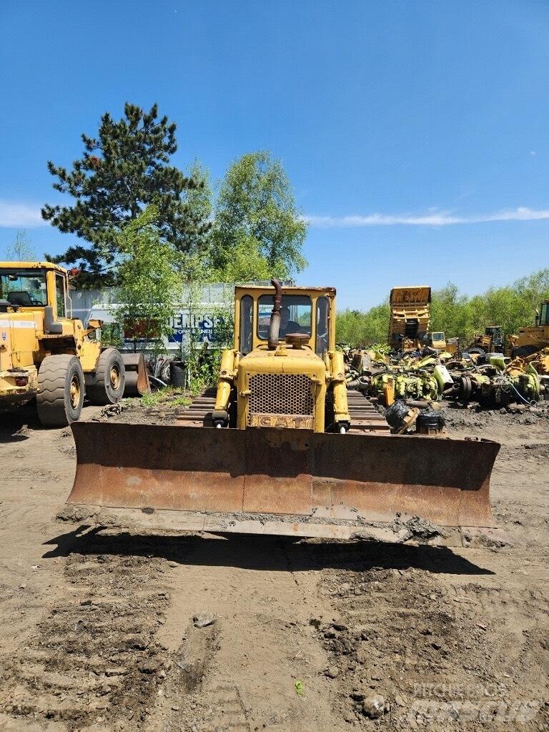 CAT D 6 Buldožeri guseničari