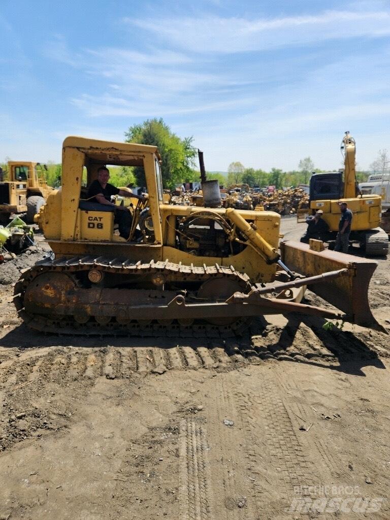 CAT D 6 Buldožeri guseničari