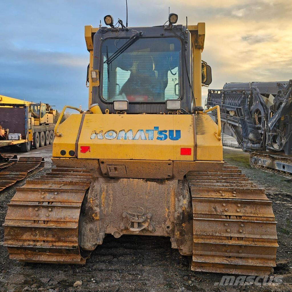 Komatsu D61PX-15F0 Buldožeri guseničari