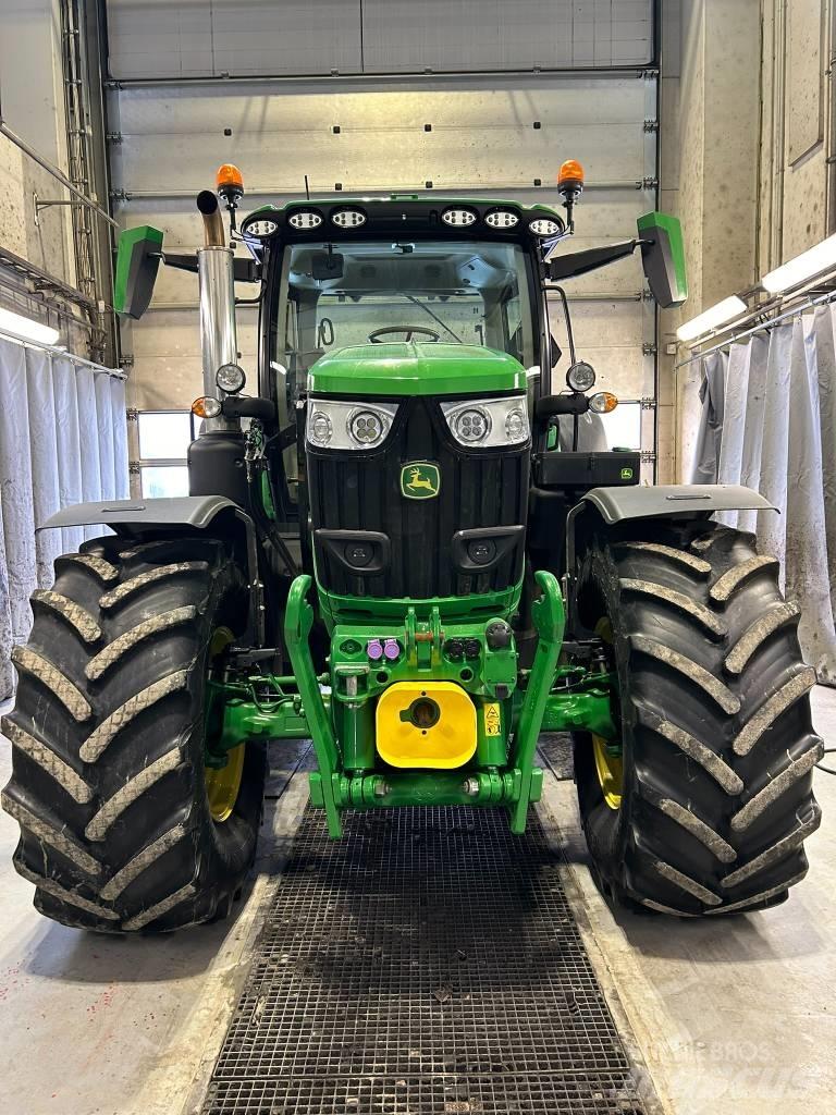 John Deere 6R 215 Traktori