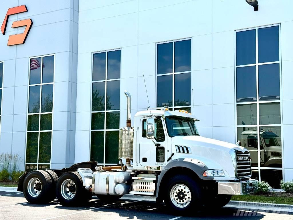 Mack GU 813 Tegljači