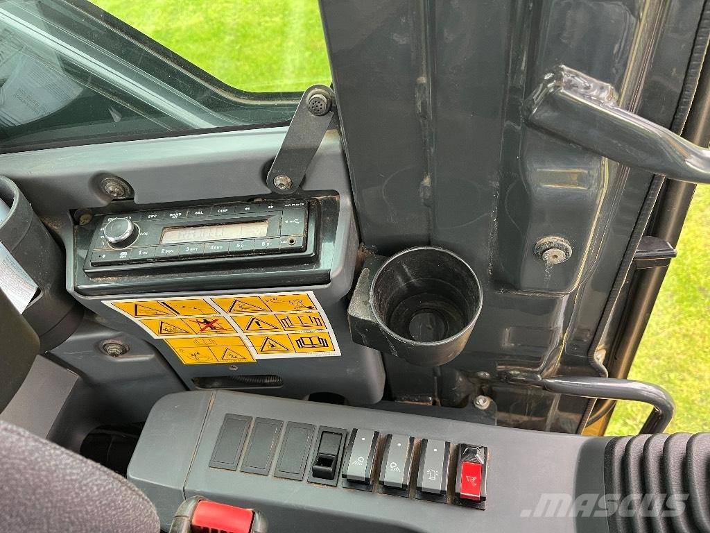 Komatsu PW 118 Bageri točkaši