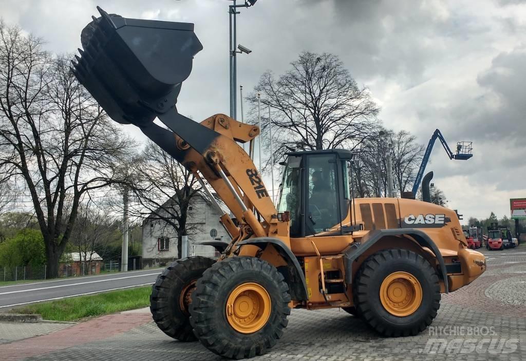CASE 821 E Utovarivači na točkove