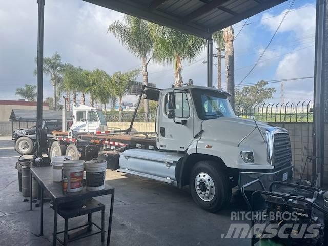 Freightliner 114SD Kamioni za podizanje kablova