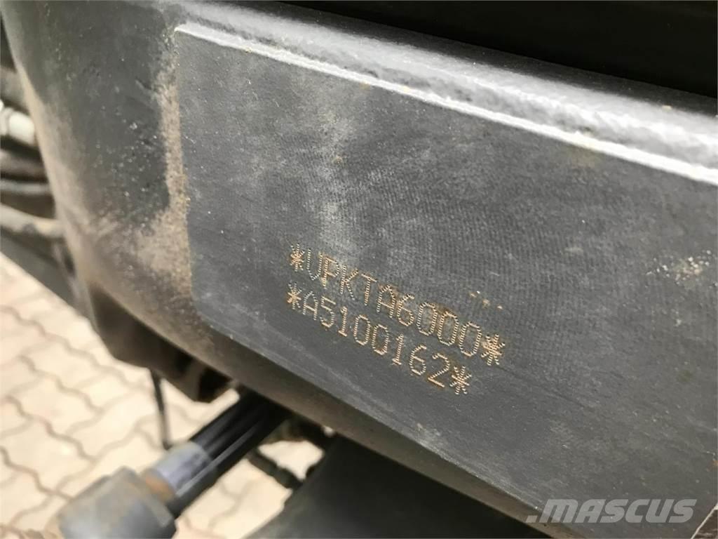 CLAAS Axion 870 Traktori