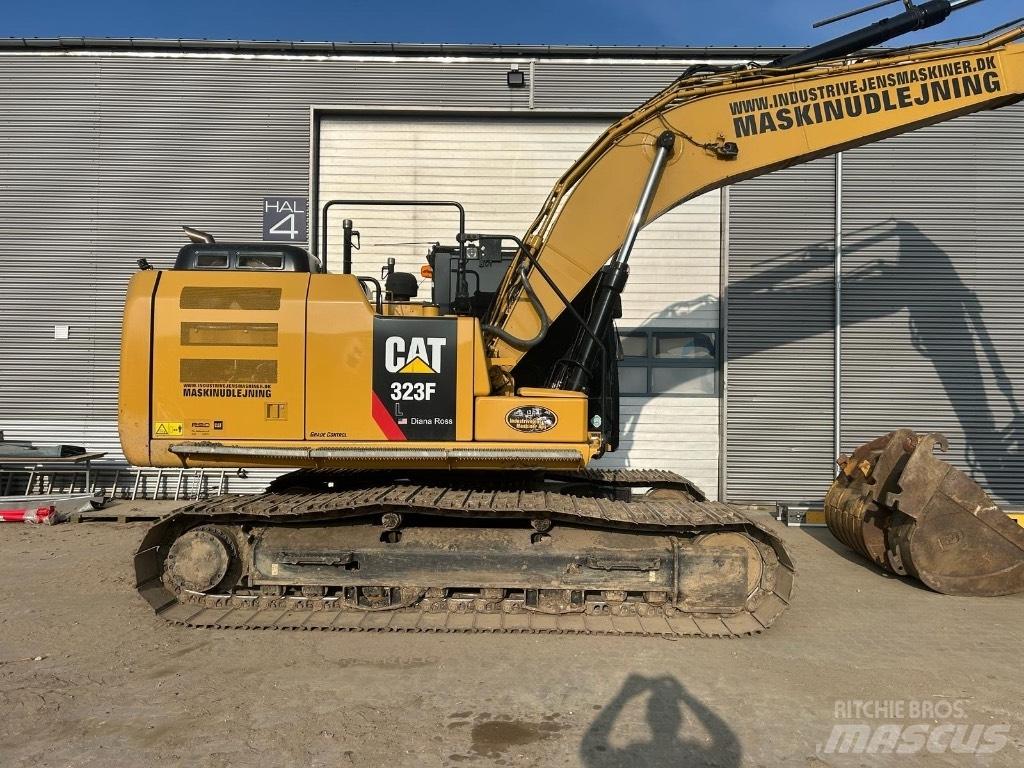 CAT 323 F L Bageri guseničari