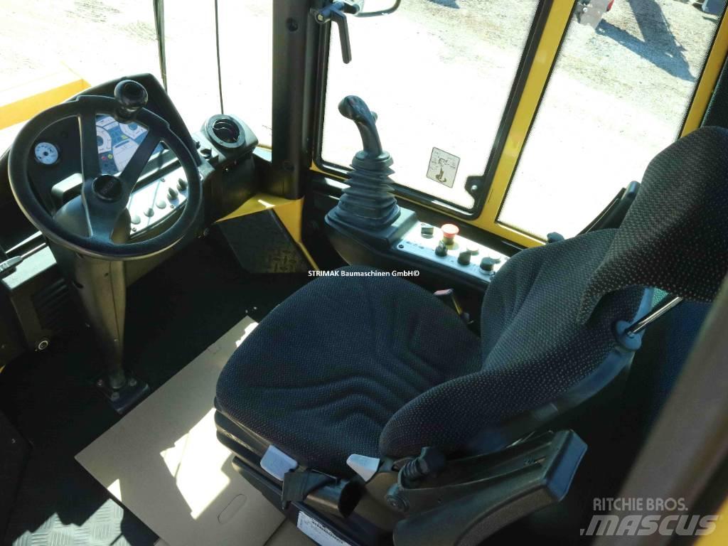 Bomag BW 213 D H-4 i Nabijači zemlje