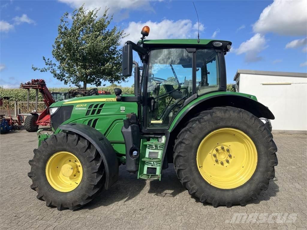 John Deere 6130R Traktori