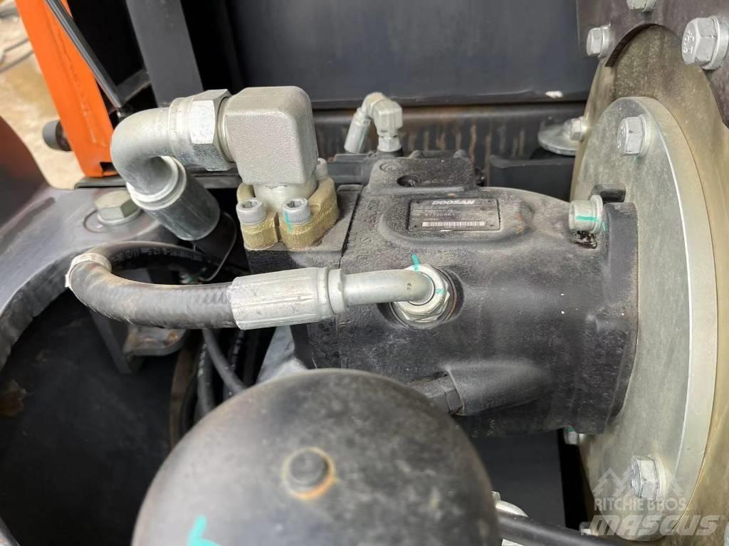 Doosan DX 140 LC Bageri guseničari