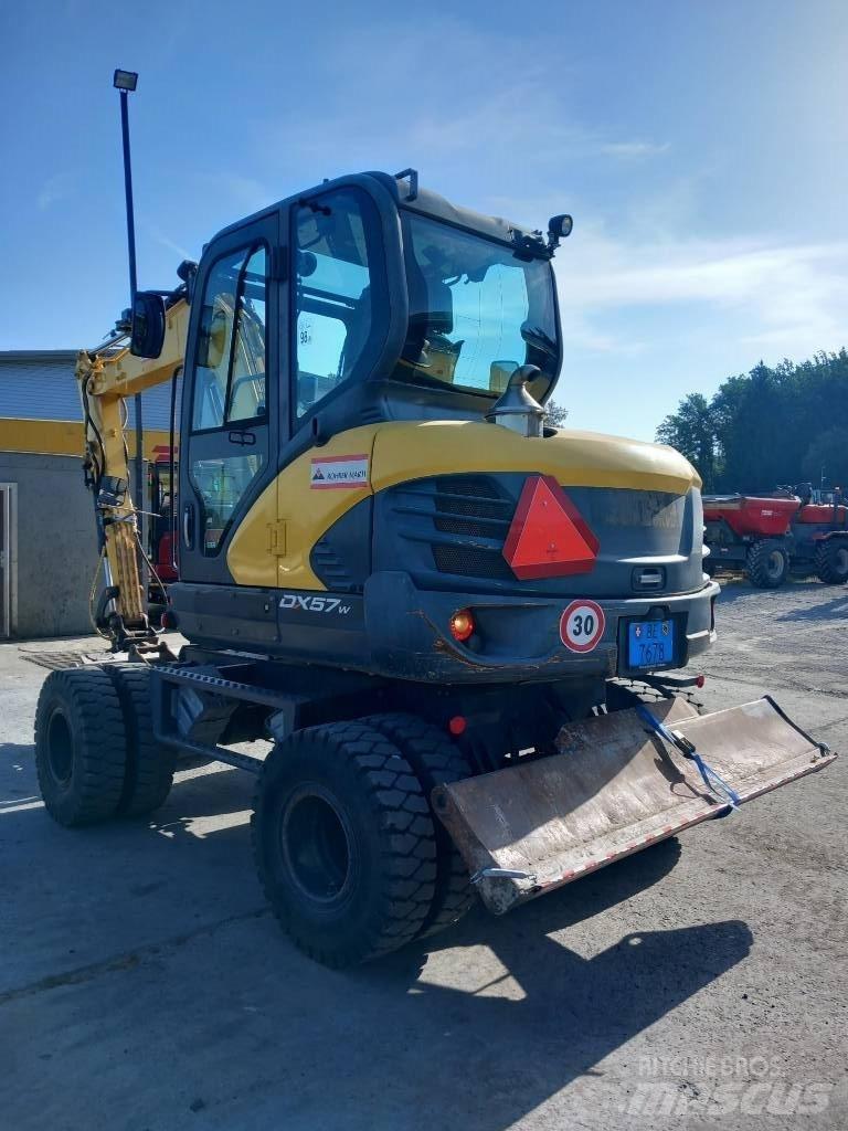 Doosan DX 57 W-5 Bageri točkaši