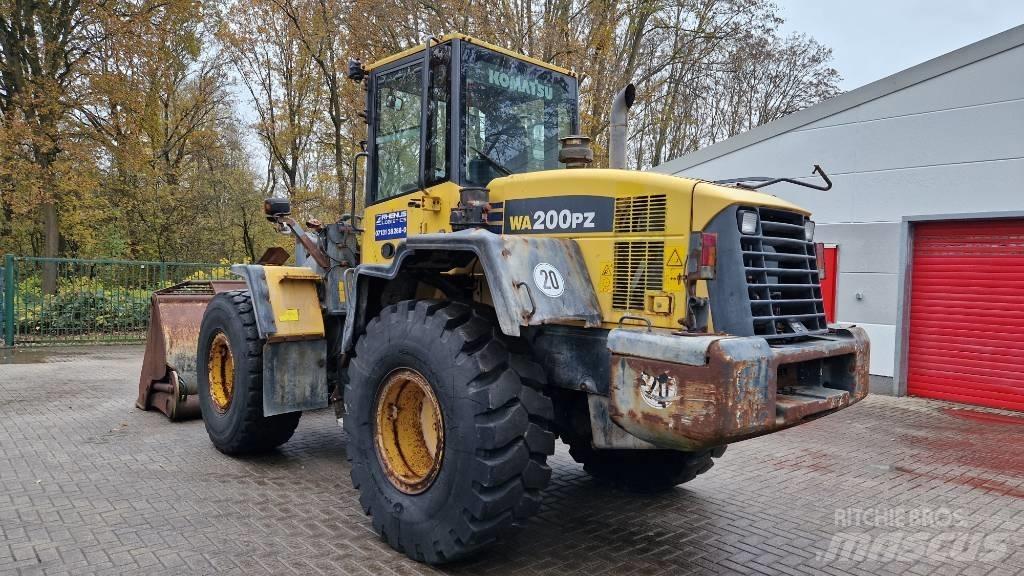 Komatsu WA 200 PZ-6 Utovarivači na točkove