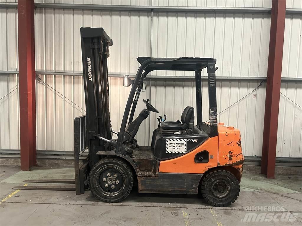 Doosan D25S-5 Dizelski viljuškari