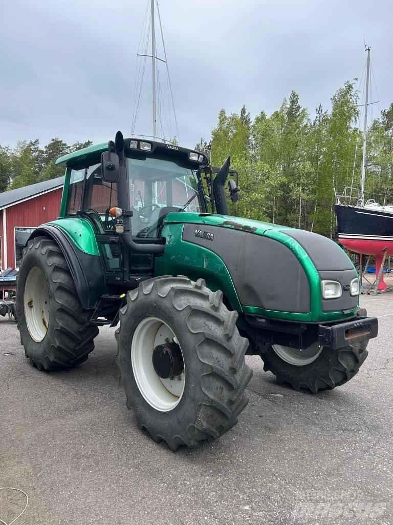 Valtra T 150 Traktori