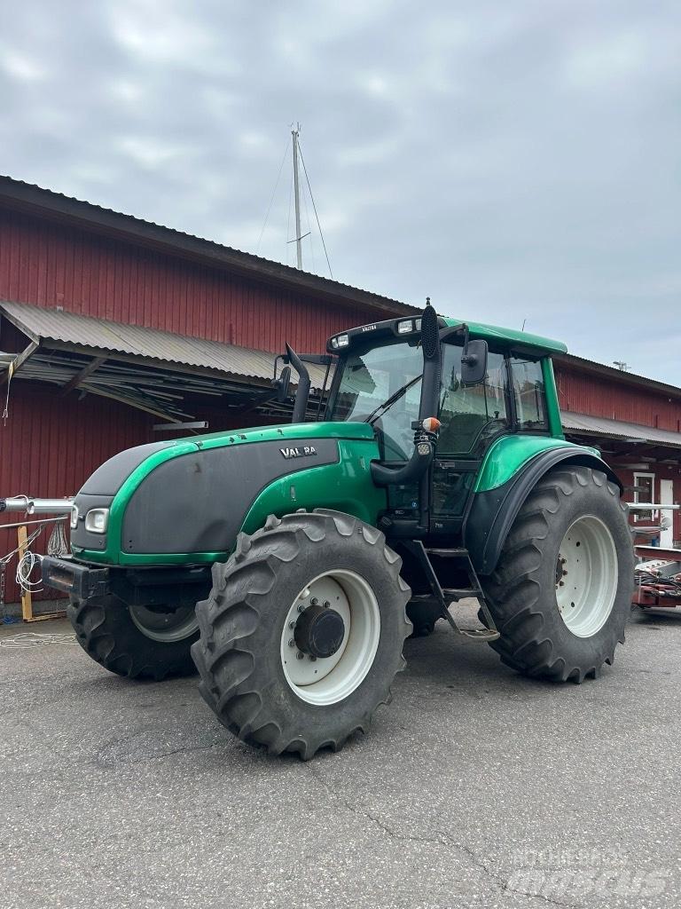 Valtra T 150 Traktori