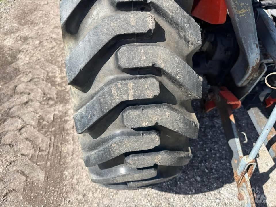 Kubota B 7800 HSD Traktori