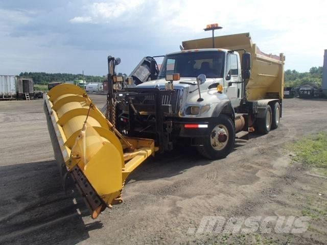 International 7400 Snežne daske i plugovi