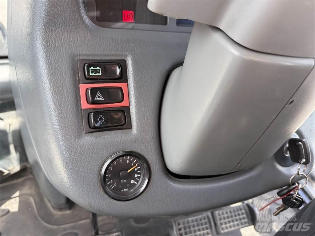 Valtra T203 Traktori