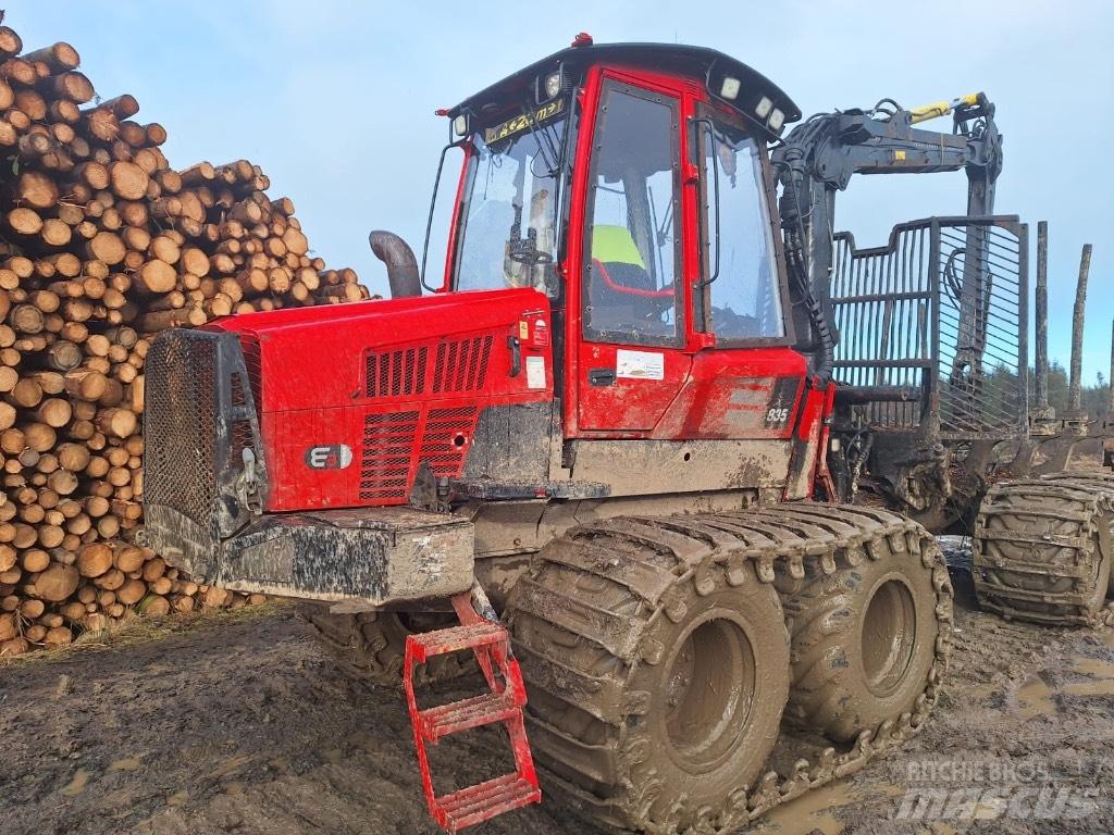 Komatsu 835 Forvarderi