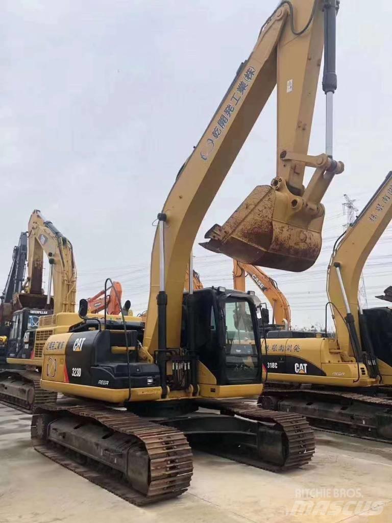CAT 323 Bageri guseničari