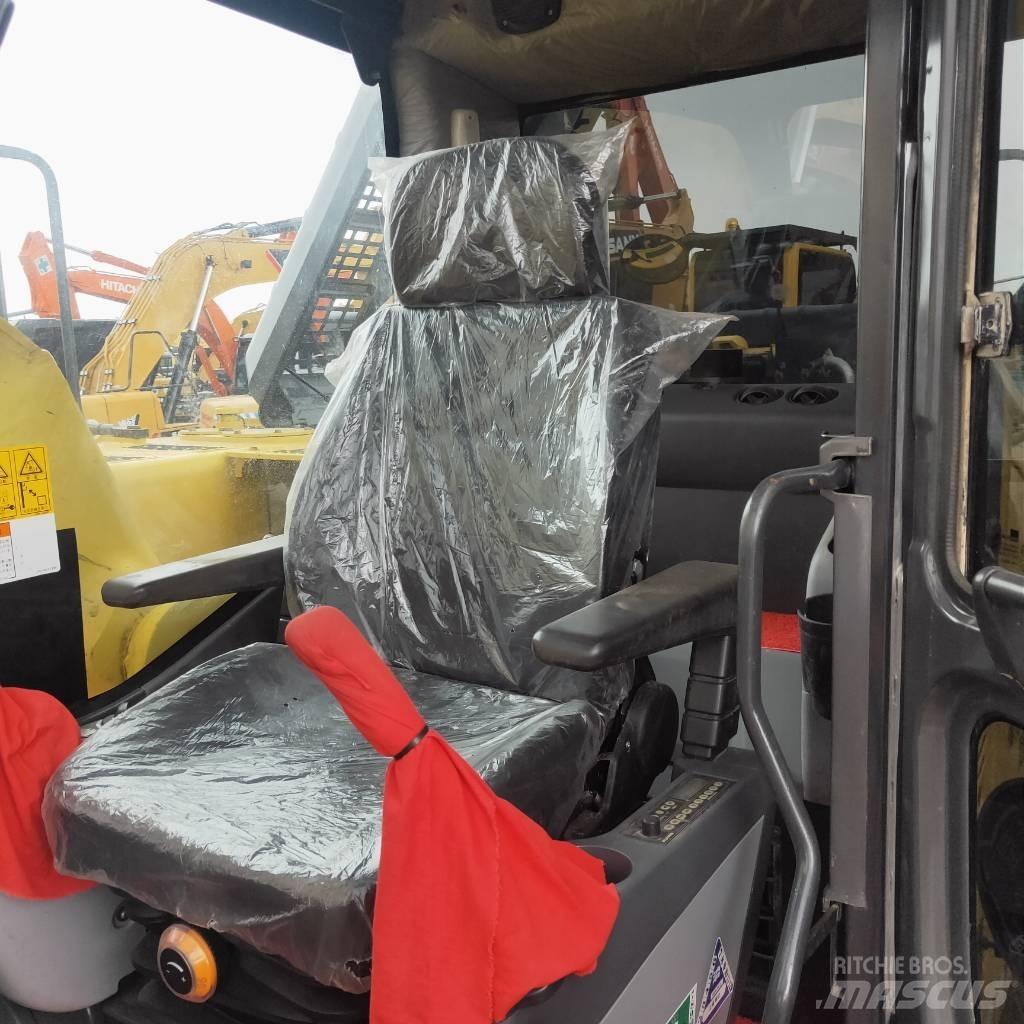 Komatsu PC200-8 Bageri guseničari