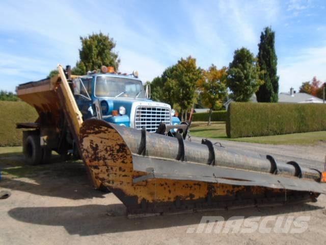 Ford LTL 9000 Snežne daske i plugovi