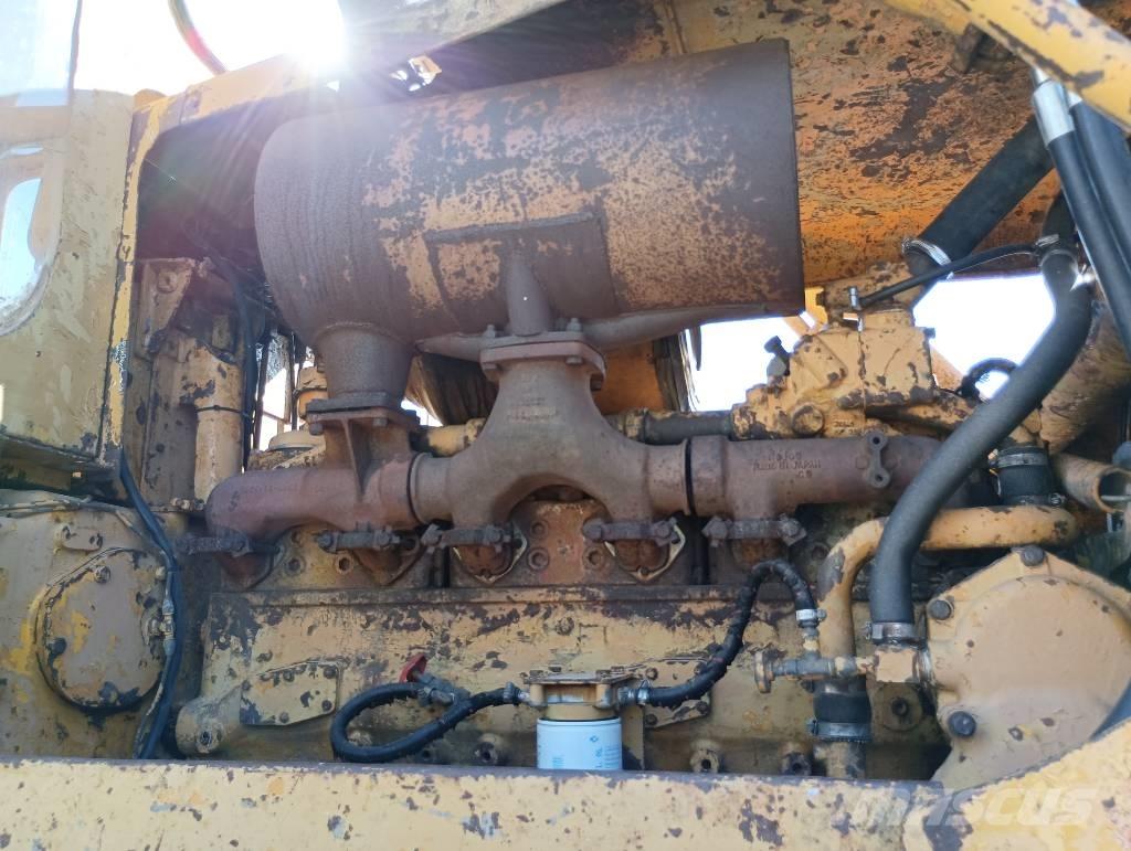 Komatsu D 85 A-12 Buldožeri guseničari