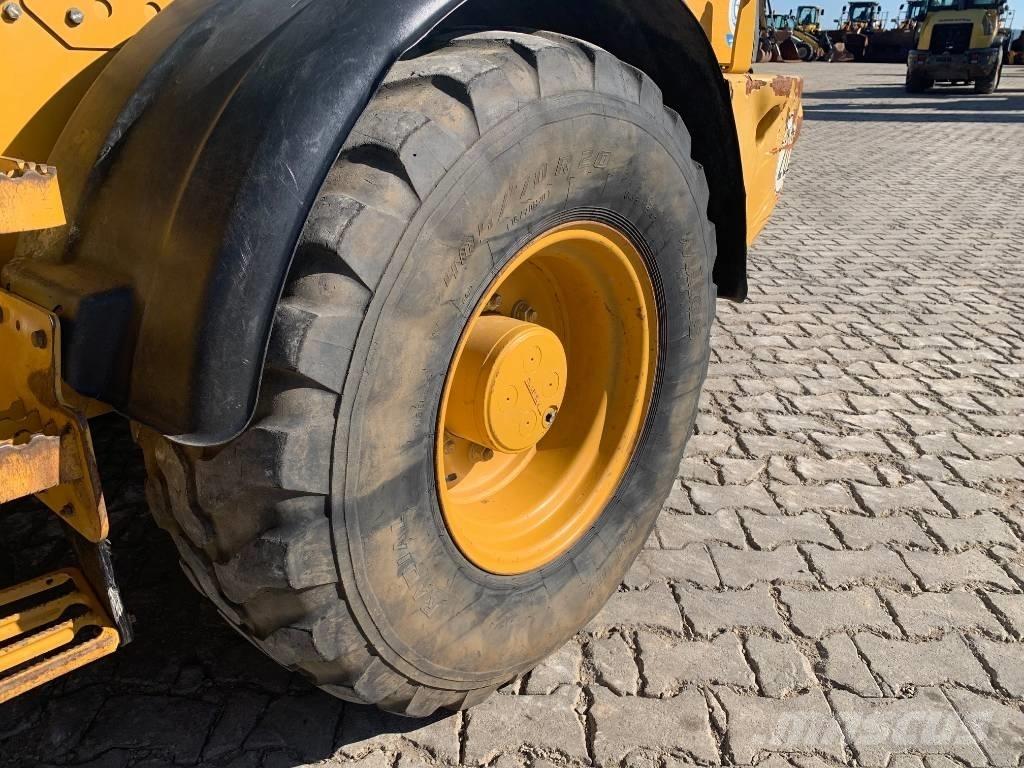 CAT 908M Utovarivači na točkove