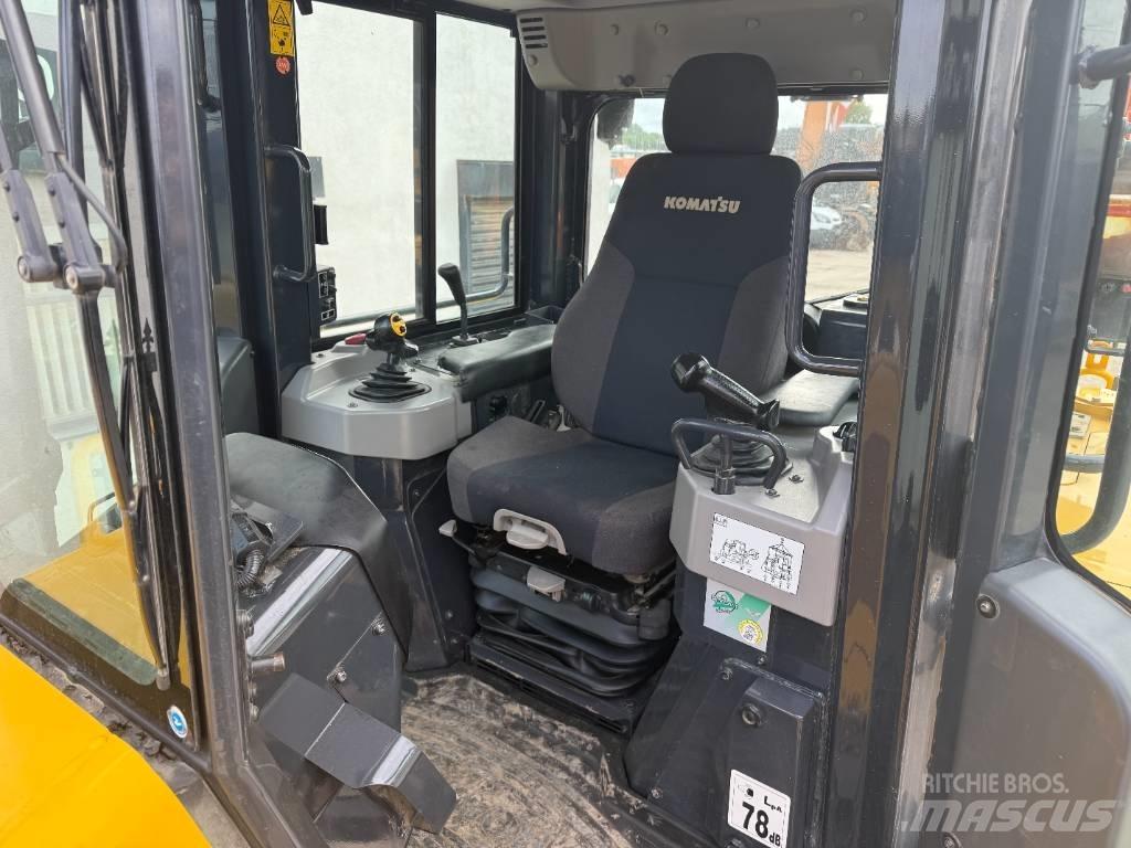 Komatsu D 71P Xi-24 Buldožeri guseničari
