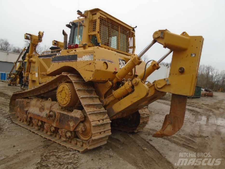CAT D 8 T Buldožeri guseničari