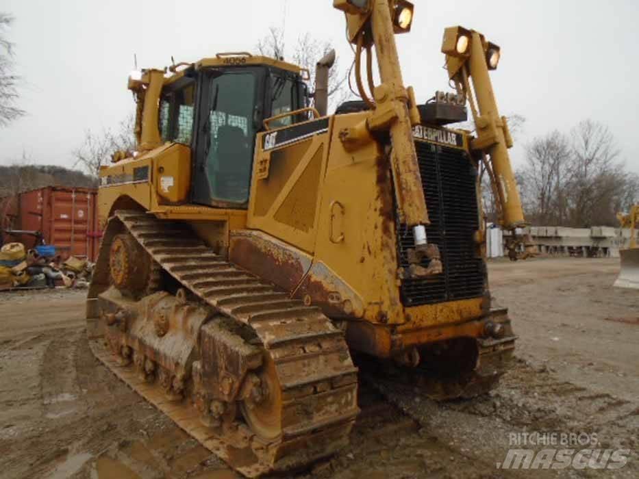 CAT D 8 T Buldožeri guseničari