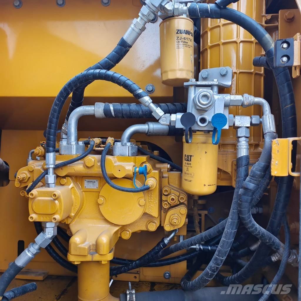 CAT 320 D2 Bageri guseničari