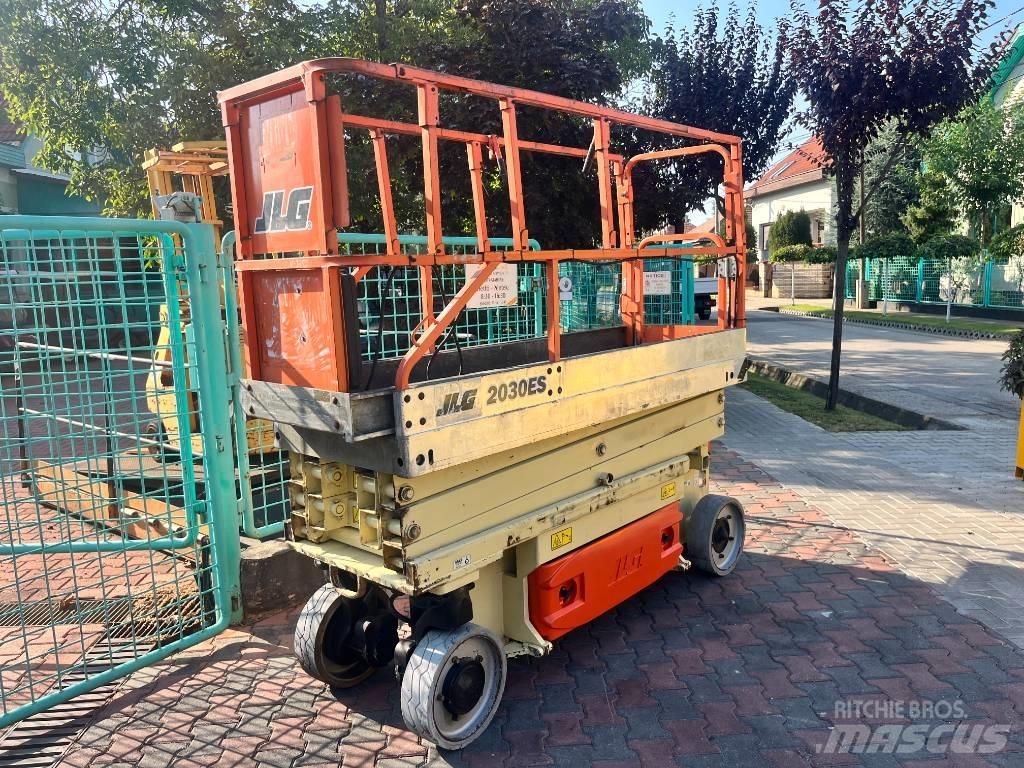 JLG 2030ES     V-3450 Jarbolne penjajuće platforme