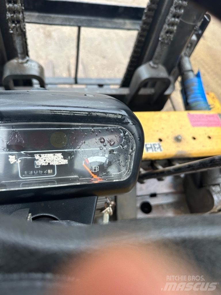 CAT DP 40 Dizelski viljuškari
