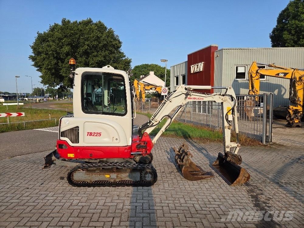 Takeuchi TB225 Mini bageri < 7t