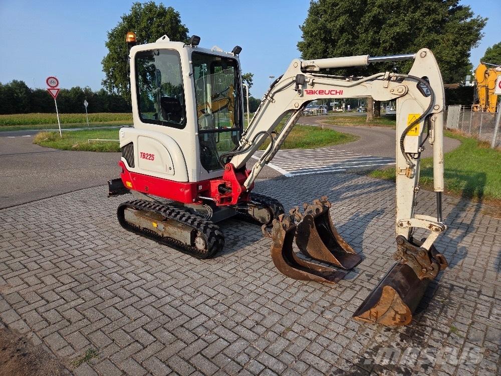 Takeuchi TB225 Mini bageri < 7t