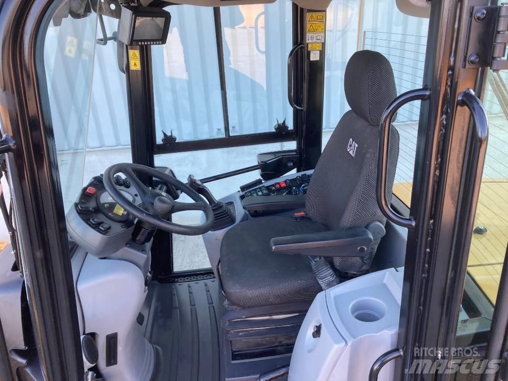 CAT 910 Utovarivači na točkove