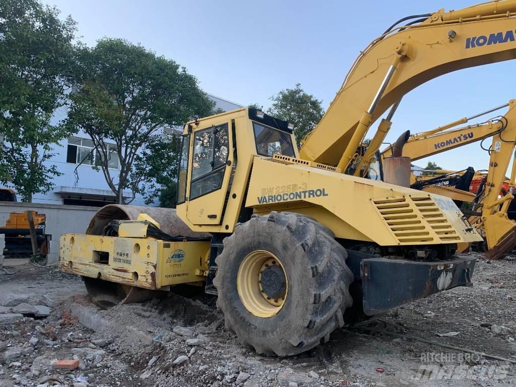 Bomag BW 225 D-3 Valjci sa duplim bubnjem
