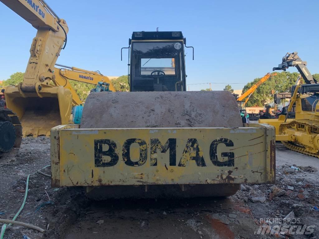 Bomag BW 225 D-3 Valjci sa duplim bubnjem